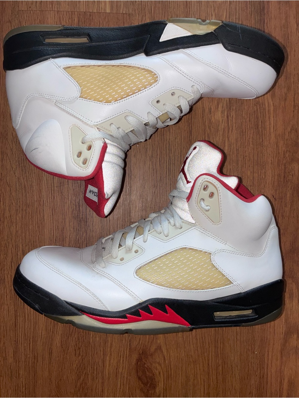 Jordan Men’s White Black Red Retro Basketball Sneakers